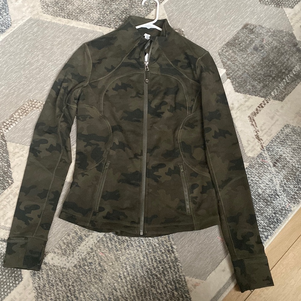 Lululemon camo define jacket, size 8.